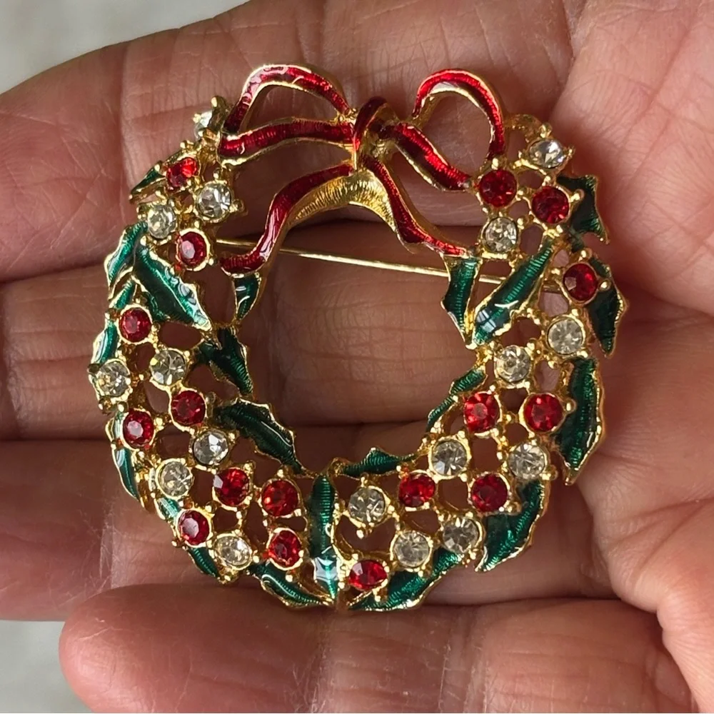 Vintage Festive Wreath Rhinestone Brooch with Red and Green Accents. - Picture 3 of 8